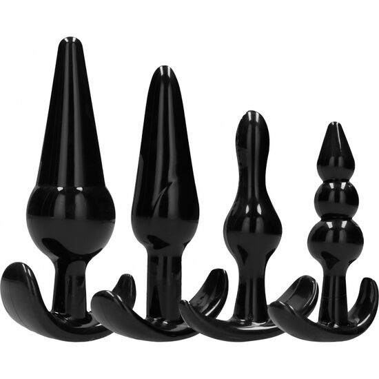 Addicted Toys Anal Plugs Set four graduated silicone plugs for progressive anal training A set of four black anal plugs with different shapes and designs, displayed in front of their packaging which reads 'Addicted Toys - Anal Plug 4 Pies'. pob